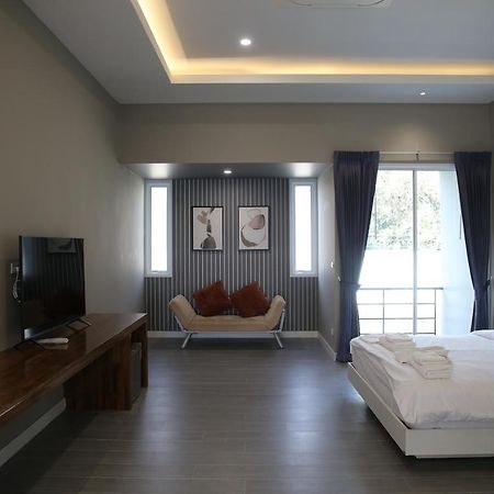 Club45 Hotel Kham Yai Buitenkant foto